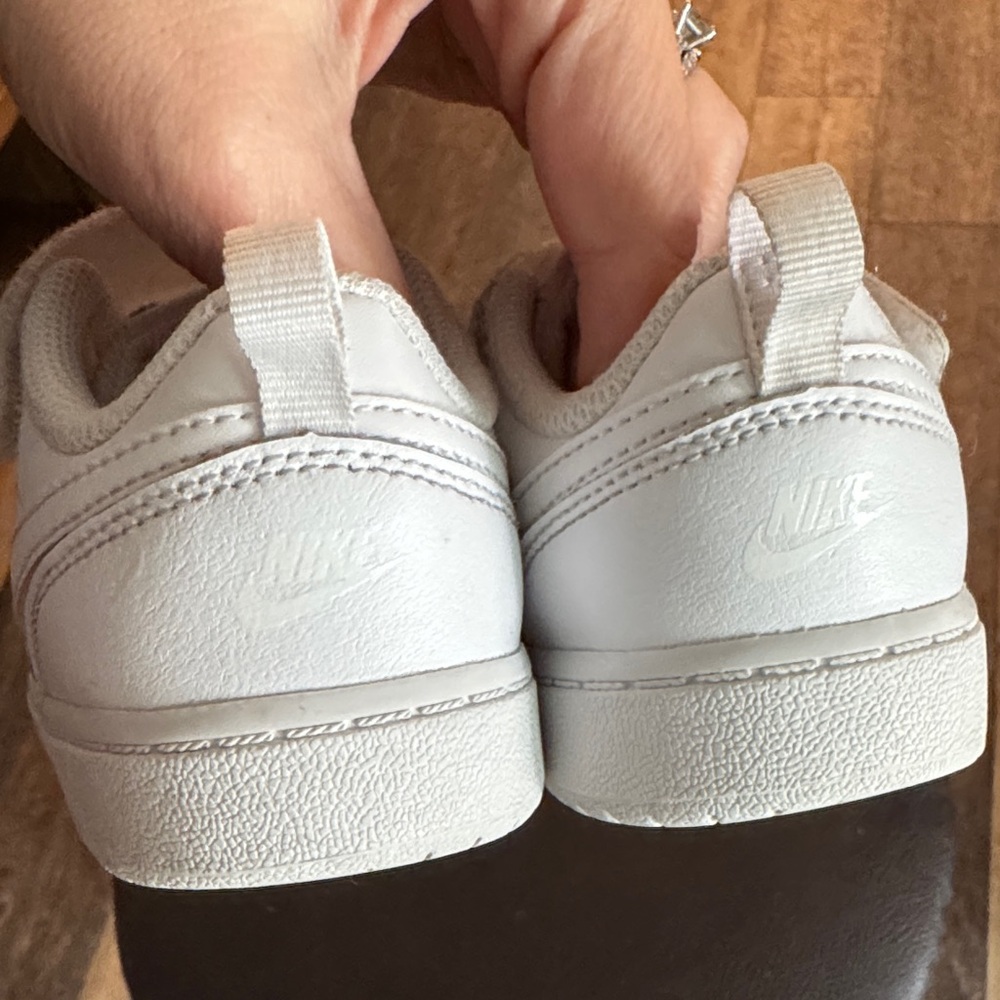 Kids Nikes - Picture 3 of 4